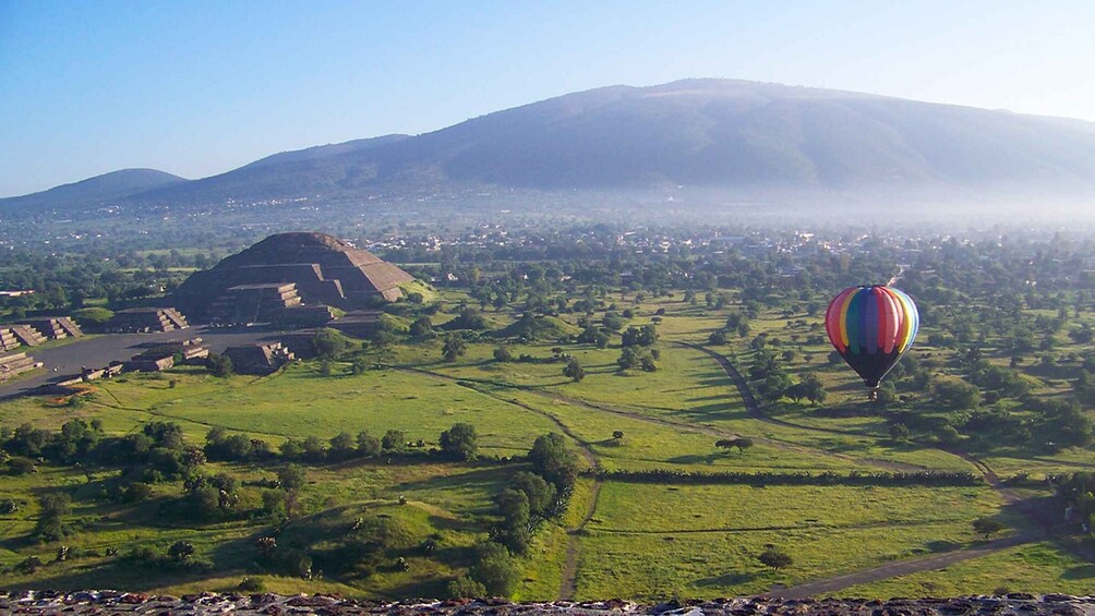 Picture 43 for Activity From Mexico City: Teotihuacan Hot Air Balloon with Pyramids