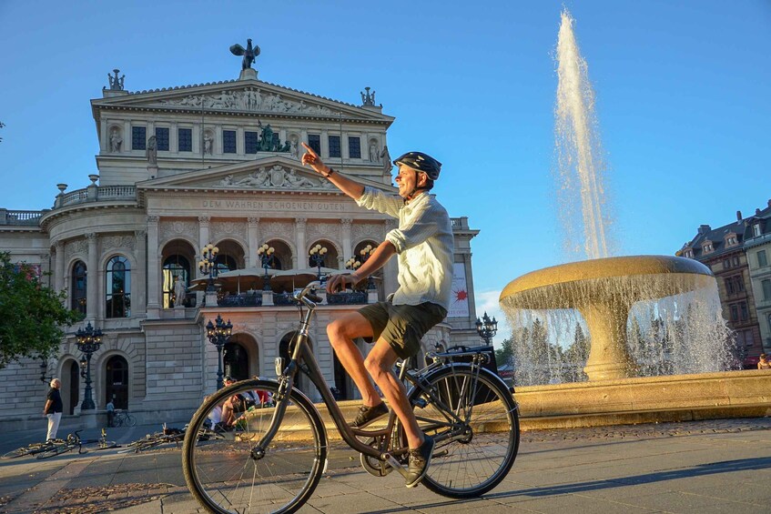 Frankfurt: Guided Bike Tour