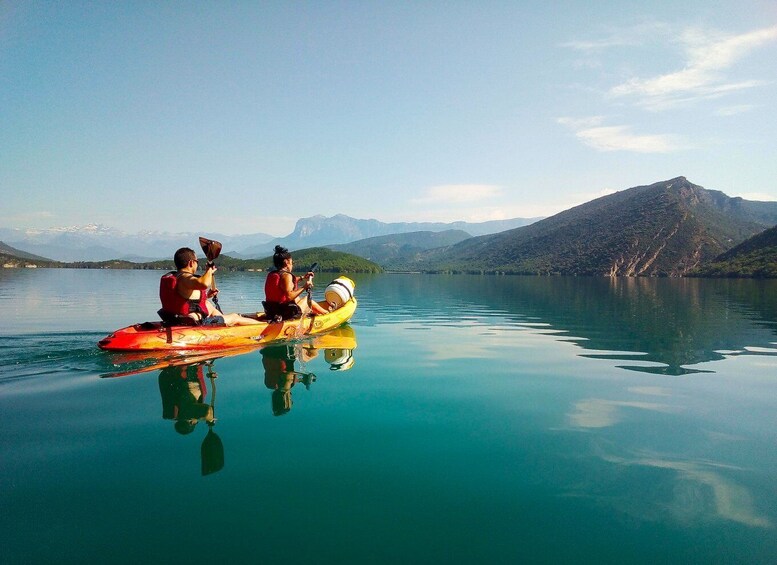 Ainsa: 3-Hour Guided Kayaking Tour on Lake Mediano