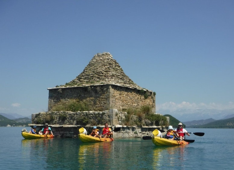 Picture 3 for Activity Ainsa: 3-Hour Guided Kayaking Tour on Lake Mediano