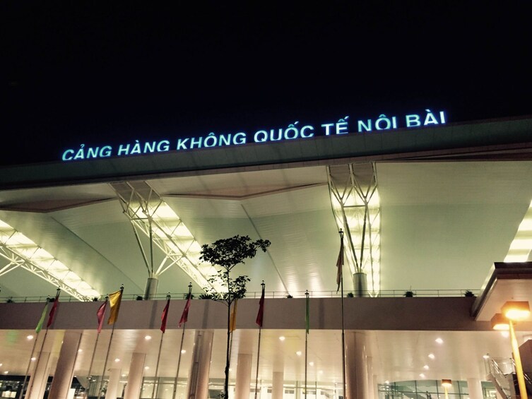 Hanoi: Fast track Arrival Noi Bai Intl. Airport (Opt: Transfer)