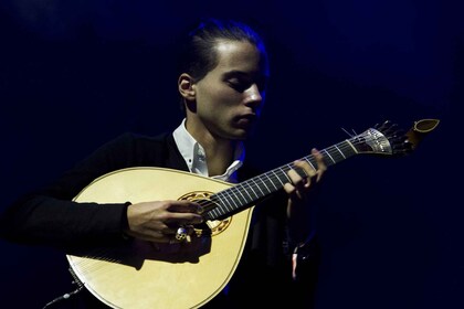 Lissabon: Abendliche Stadtrundfahrt mit Abendessen und Live-Fado-Show