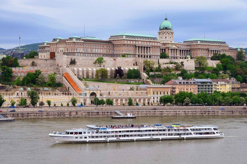 Picture 2 for Activity Budapest: Guided Buda Castle History Tour