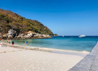 Phuket: tour di snorkeling o immersioni subacquee all'isola di Racha