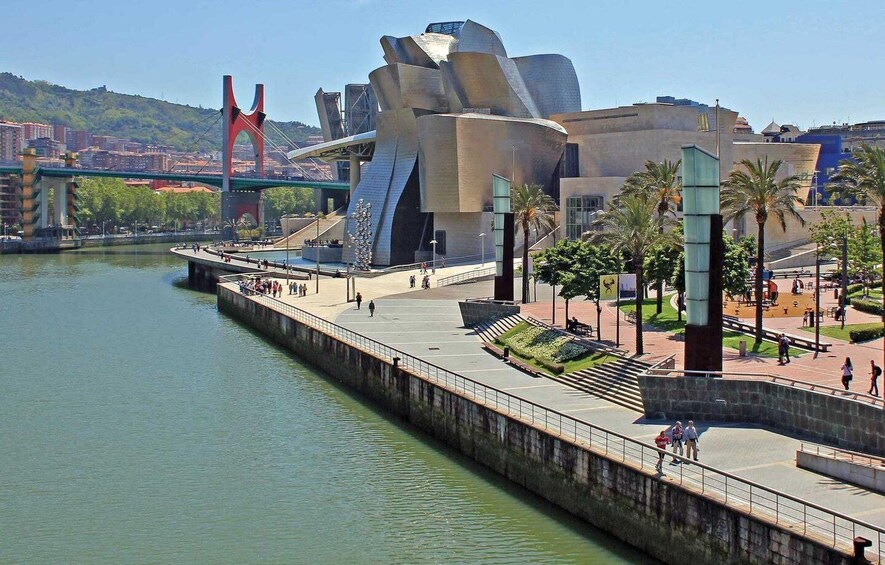 Picture 5 for Activity Bilbao: Guggenheim Museum Tour with Skip-the-Line Tickets