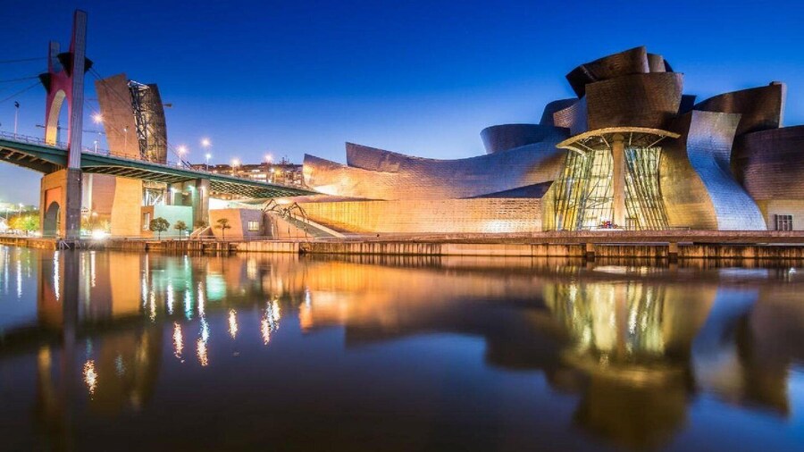 Bilbao: Guggenheim VIP Experience. Small Group. Expert Guide