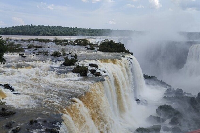 Private Tour both sides Brazil and Argentine falls. in 1 day