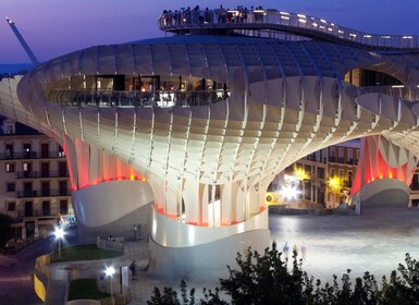 Sevilla: Dachterrassen-Spaziergang bei Sonnenuntergang