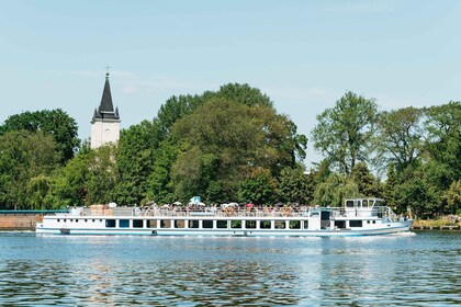 Berlin: Spree Boat Tour to Müggelsee