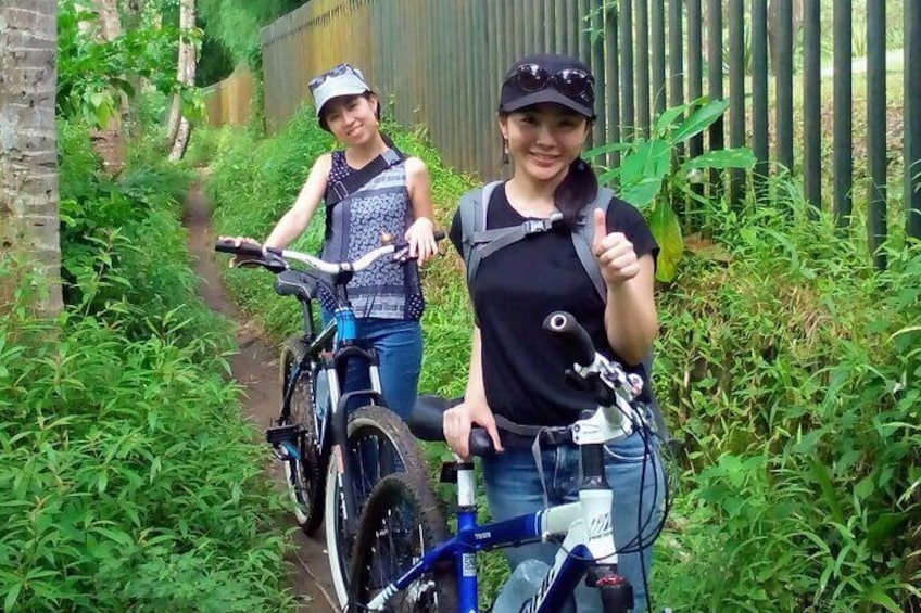 Private 3-Hour Cycling Tour in Yogyakarta with Lunch
