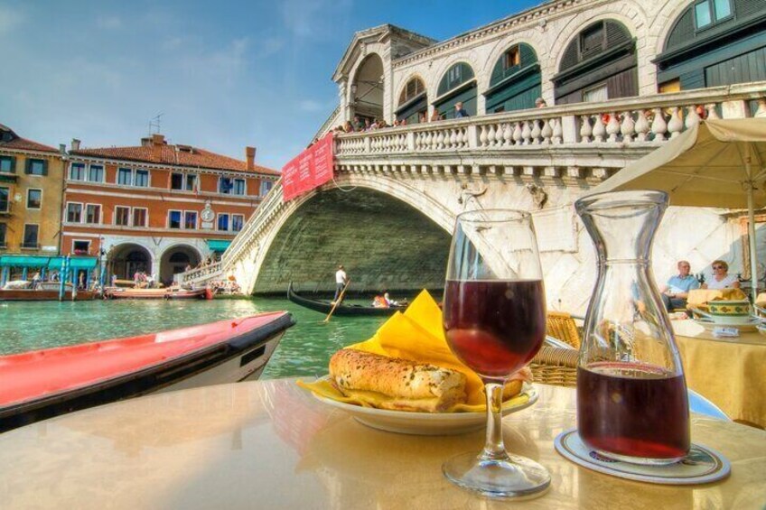 Wine Tasting Tour in Venice Old Town with a Wine Expert 