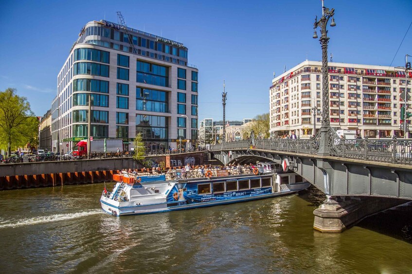 Picture 10 for Activity Berlin: Boat Tour Along the River Spree