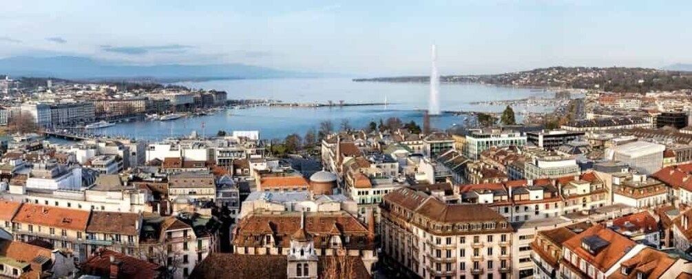 Picture 7 for Activity Geneva Walking Tour Old Town Lake and Fountain