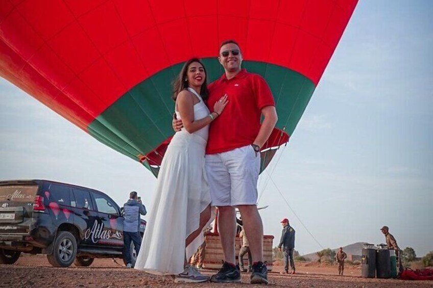 Hot air balloon flight in the desert of Marrakech in front of the atlas