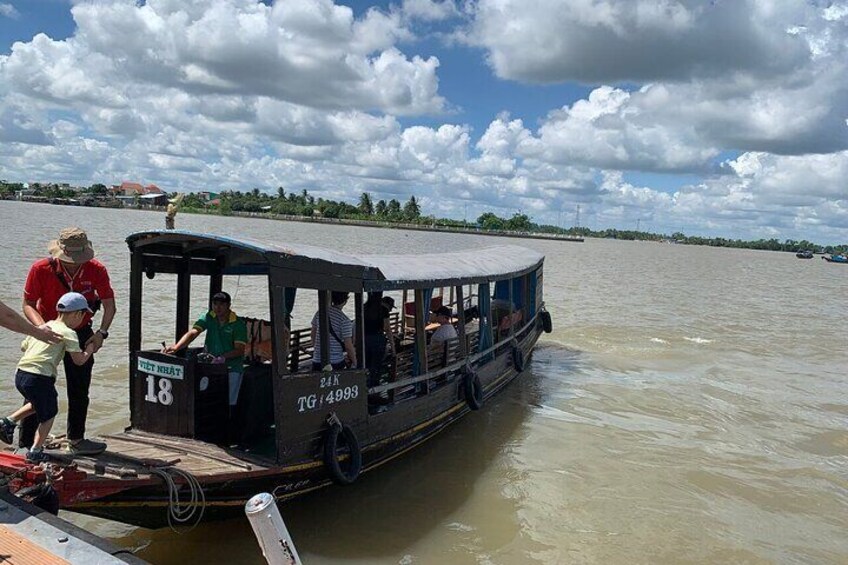 Mekong Delta Full-Day Tour with Sampan Boat Ride and Lunch