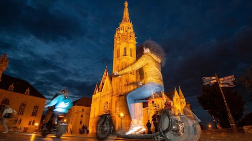 Budapest : Visite nocturne en scooter électrique MonsteRoller