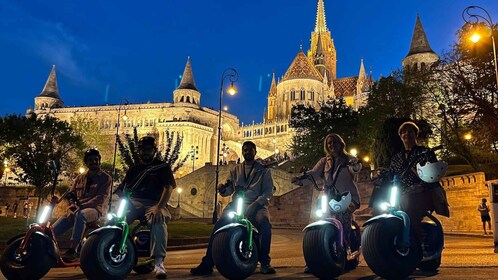 Budapest Tur Malam Hari dengan Skuter Elektronik MonsteRoller