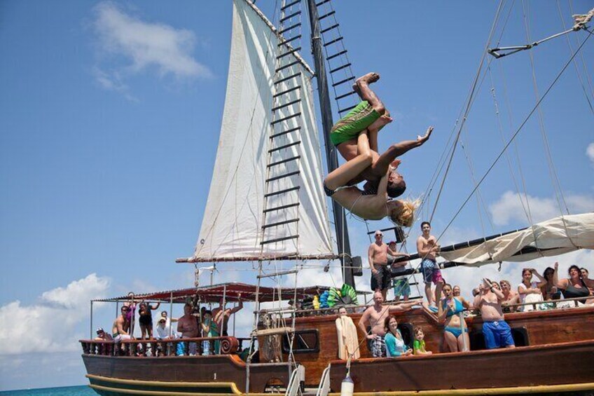 Jolly Pirate Morning Sail and Snorkel Cruise in Aruba