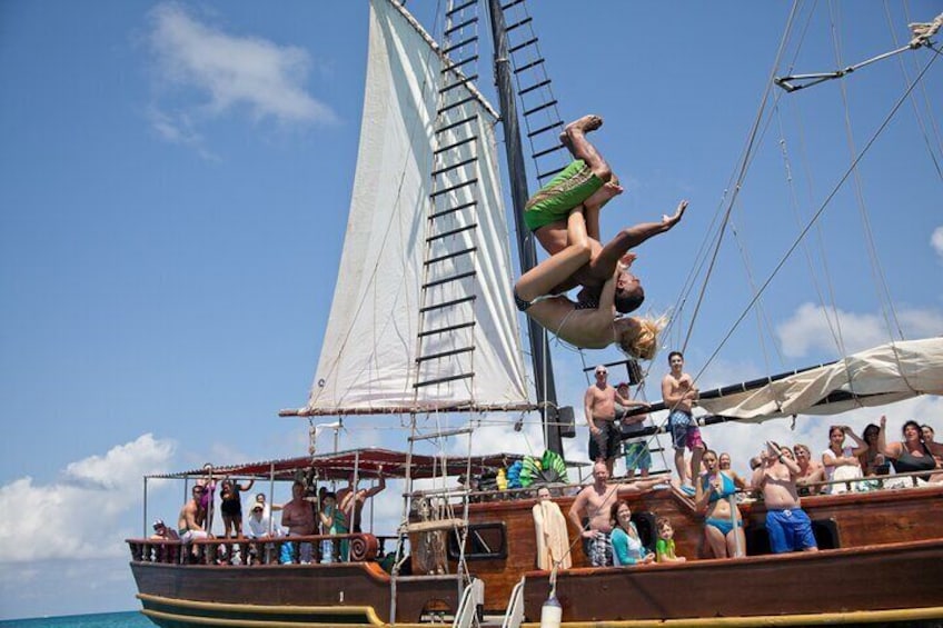 Jolly Pirate Morning Sail and Snorkel Cruise in Aruba
