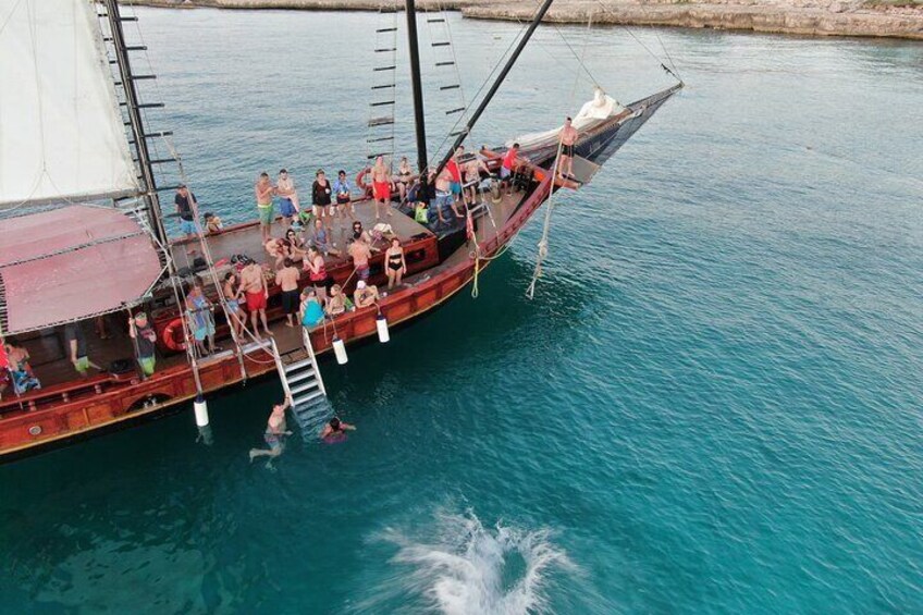 Jolly Pirate Afternoon Sail and Snorkel Cruise in Aruba