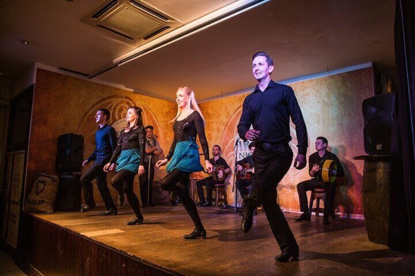 Belvedere Irish Night Show, Dance and Traditional 3-Course Dinner