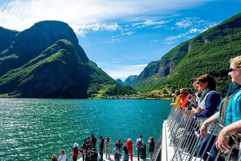 Guided Tour To Nærøyfjorden, Flåm And Stegastein - Viewpoint Cruise