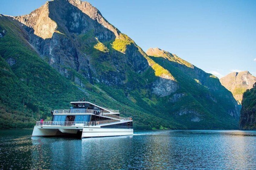 Guided Tour To Nærøyfjorden, Flåm And Stegastein - Viewpoint Cruise