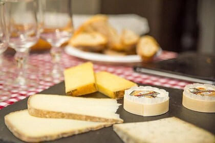 Kulinarischer Spaziergang durch Marais mit Käse- und Weinproben