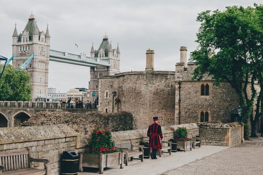 VIP Early Access: Opening Ceremony Tower of London & Bridge Entry