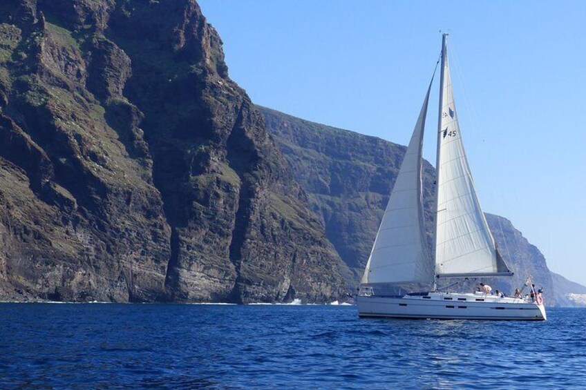 Los Gigantes sailing