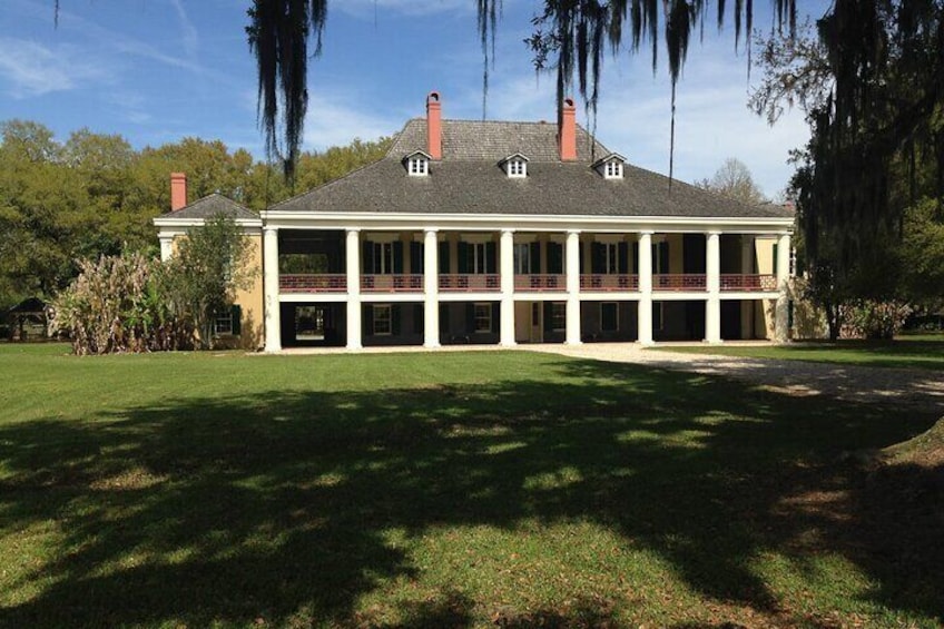 Small-Group Louisiana Plantations Tour with Gourmet Lunch from New Orleans