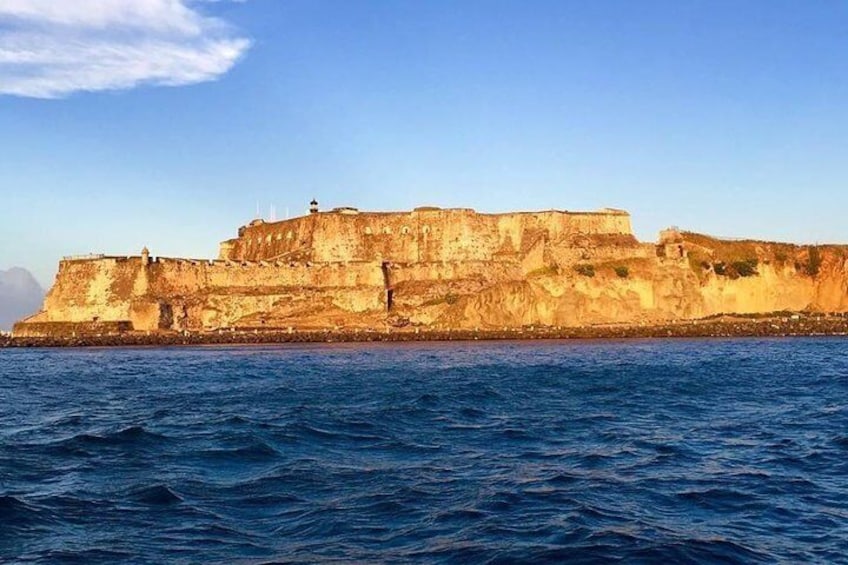 See Castle San Felipe del Morro up close