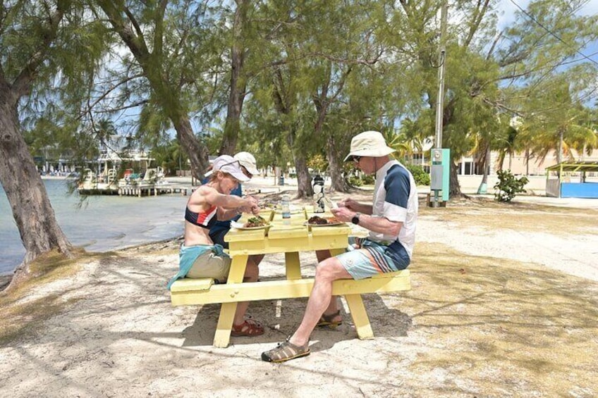 Stingray City and Snorkel Tour With Lunch