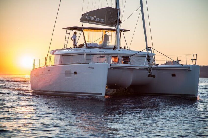 Santorini All-inclusive Catamaran Cruise with Thirassia Stop