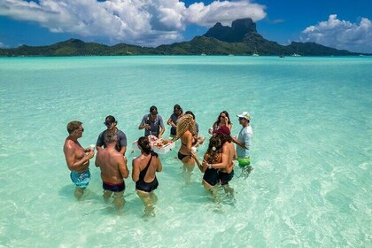 Bora Bora半日双体船帆船，浮潜和浮动酒吧体验