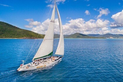2-Night Whitsundays Sailing Cruise incl. Whitehaven Beach & Great Barrier R...