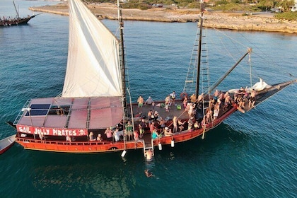 Recorrido de navegación en barco pirata Jolly por la tarde en Aruba