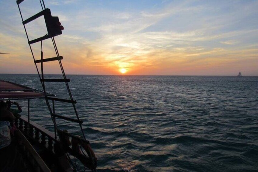 Jolly Pirate Sunset Sail Aruba