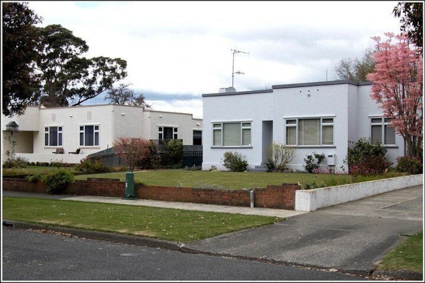 Drive through an Art Deco housing suburb