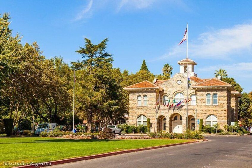 The Historic 
Sonoma Plaza
