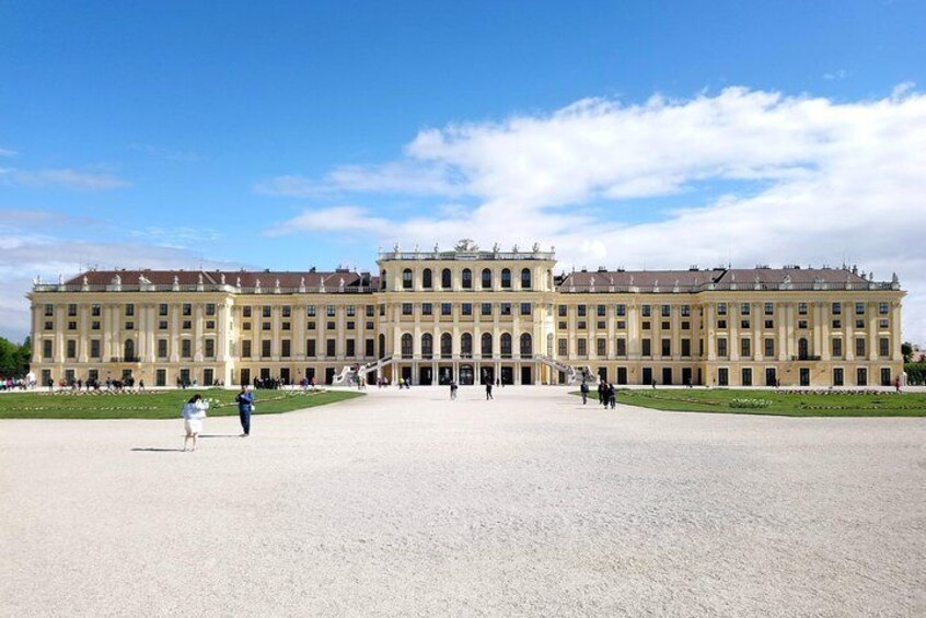 Private Tour: Half-Day History of Schönbrunn Palace