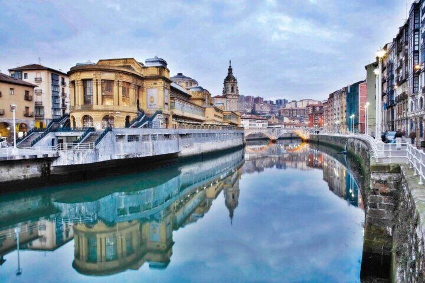 Full-day private Bilbao tour (Guggenheim museum & full pintxo lunch included)