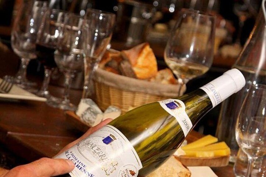 Sample four exquisite French wines at this wine tasting dinner in Paris