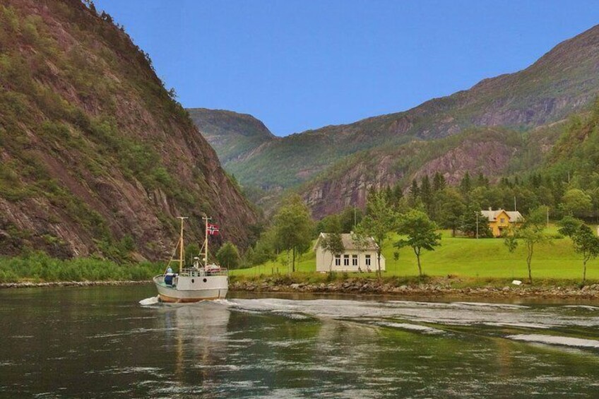 Mostraumen strait.