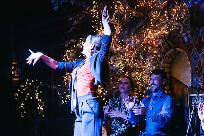 Madrid: Live Flamenco Show with Food and Drinks Options