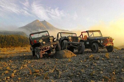 Borobudur Sunrise, Mount Merapi and Prambanan Tour