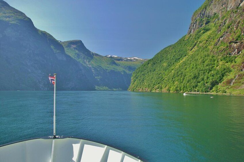 Fjord cruise: Nærøyfjord