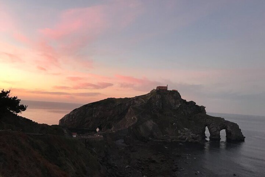 San Juan de Gaztelugatxe with Winery Visit and Lunch (From Bilbao)