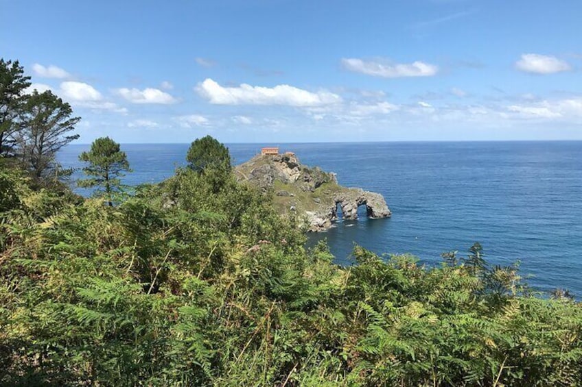 San Juan de Gaztelugatxe with Winery Visit and Lunch (From Bilbao)