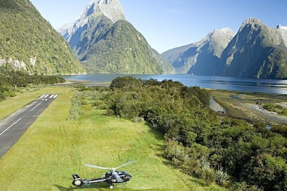 Milford Sound Helicopter Flight and Cruise from Queenstown